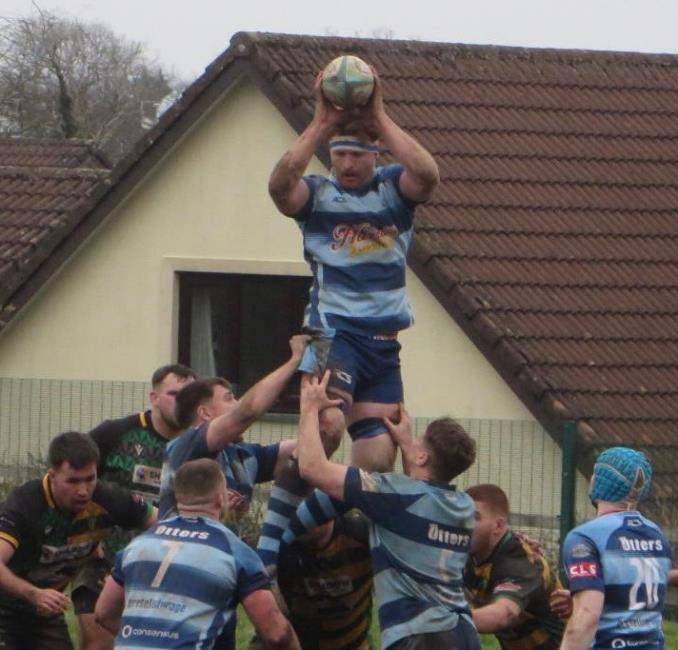 Roy Osborne takes charge of this lineout